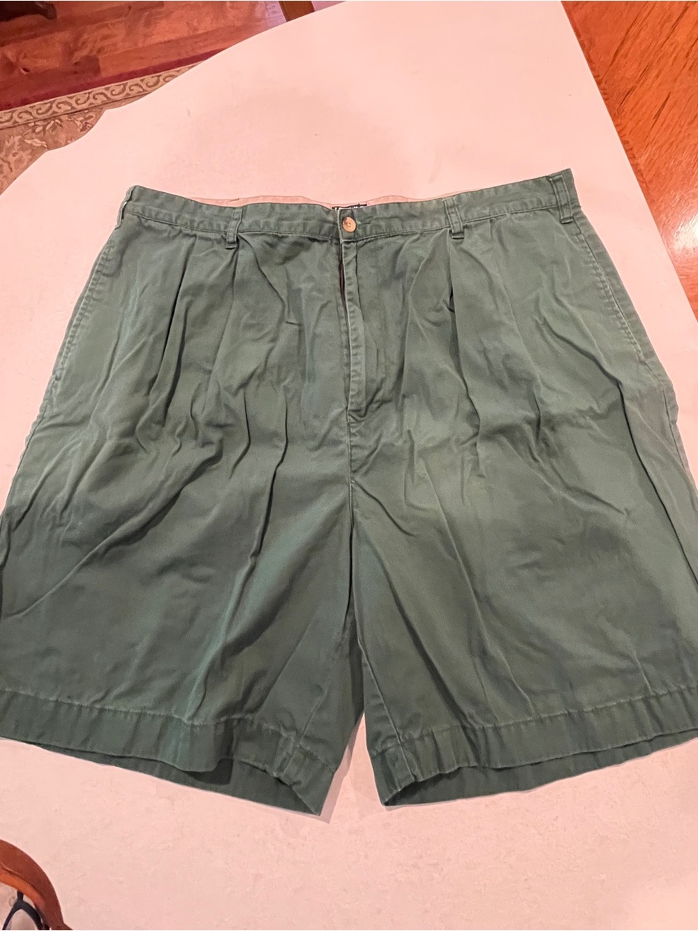 Vintage Tommy Hilfiger Green pleated shorts. So preppy!